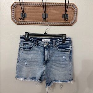 Zenana Outfitters Women's Frayed Hem Jean Shorts - Light Blue